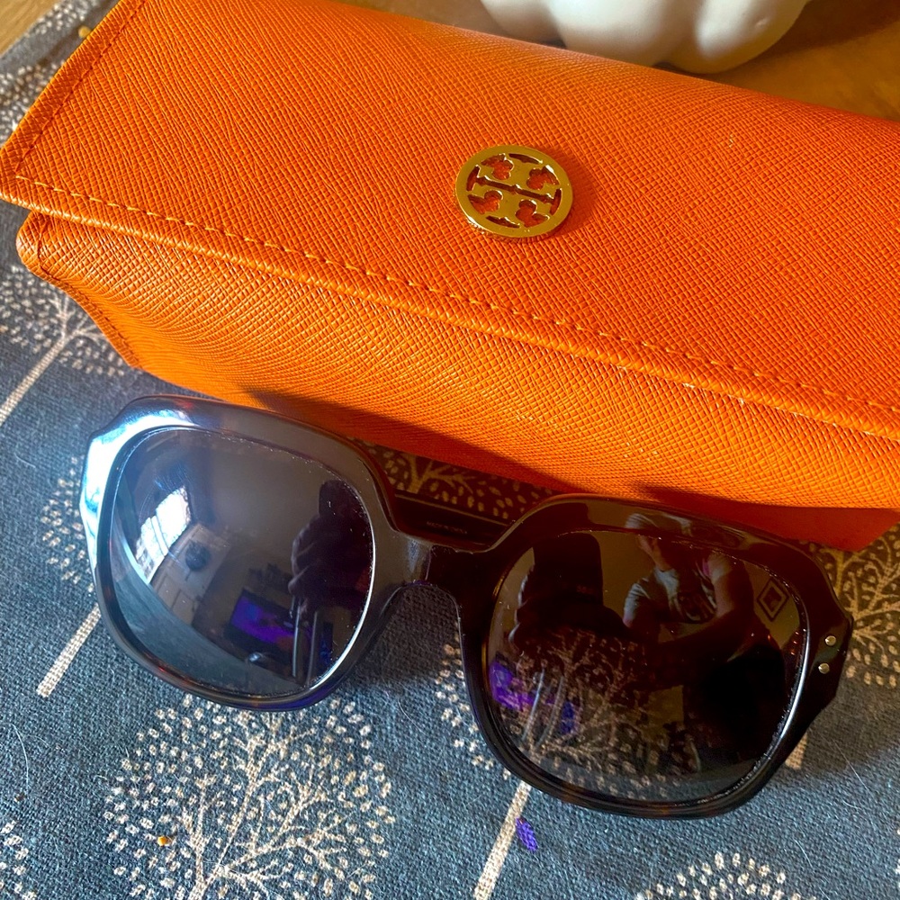 Tory Burch Polarized sunglasses